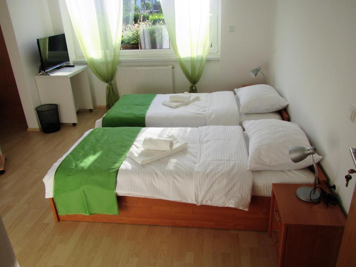 Pod Orehi Bed & Breakfast Postojna Luaran gambar