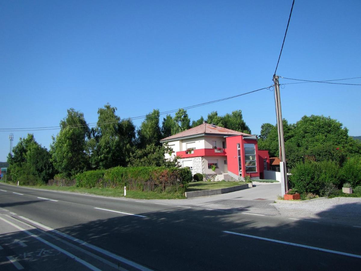 Pod Orehi Bed & Breakfast Postojna Luaran gambar